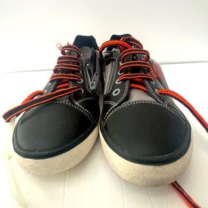 New Geox Boys Shoes, size 34, US 3